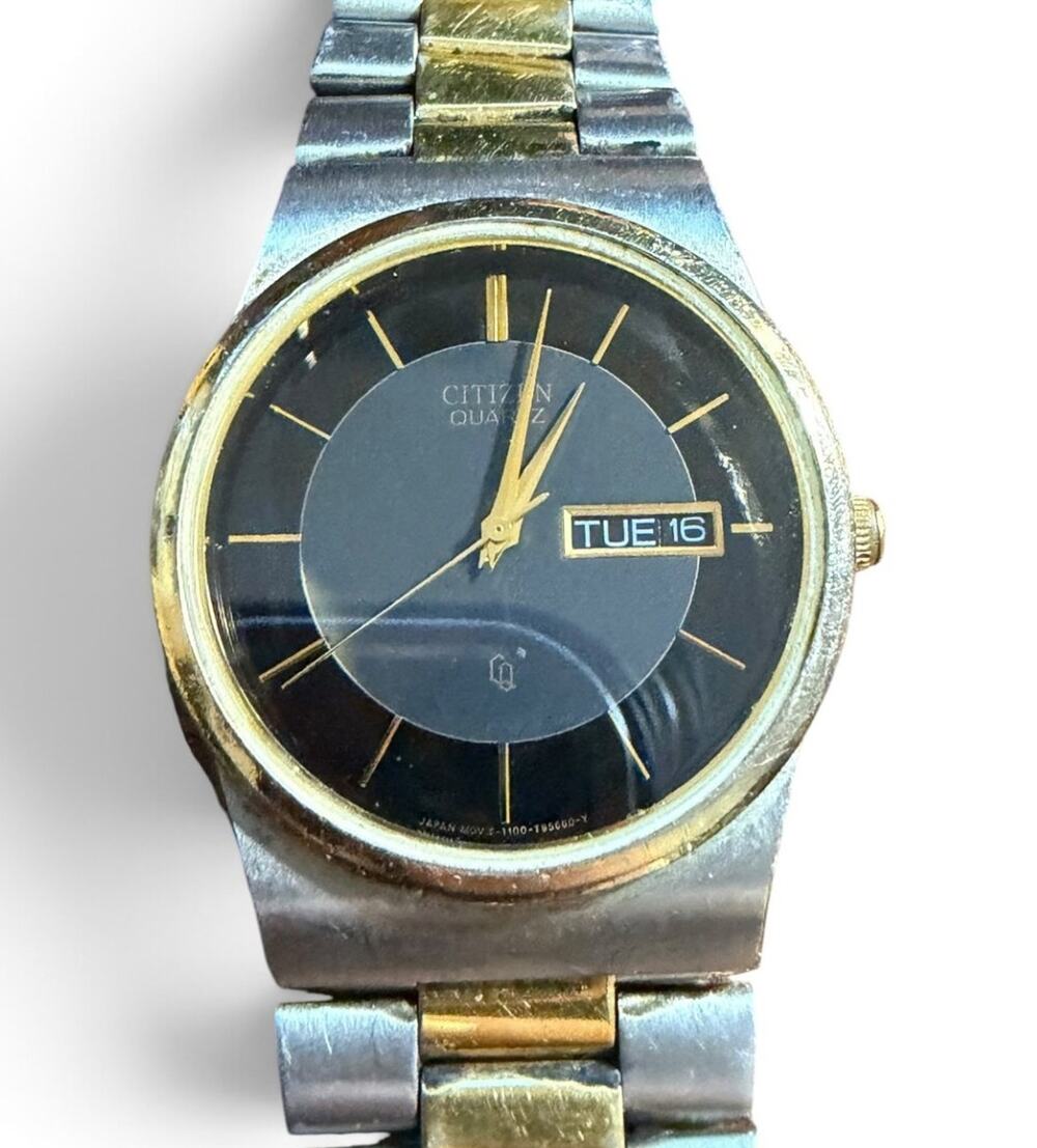 Vintage Citizen Quartz Day Date Watch Two Tone Gold Silver Men's Japan Movement